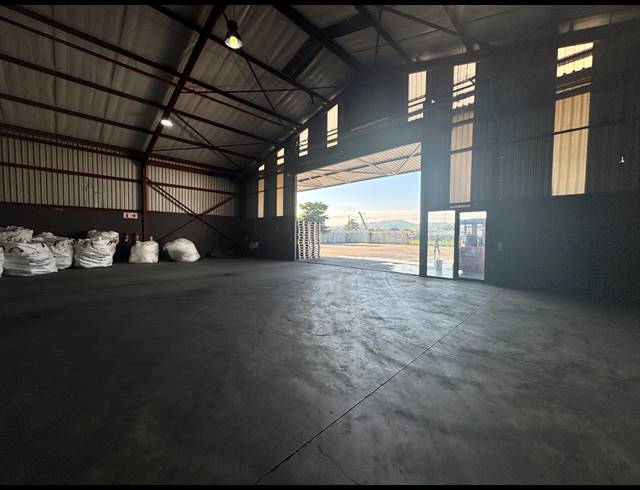 2,832M² WAREHOUSE FOR SALE IN PHOENIX INDUSTRIAL